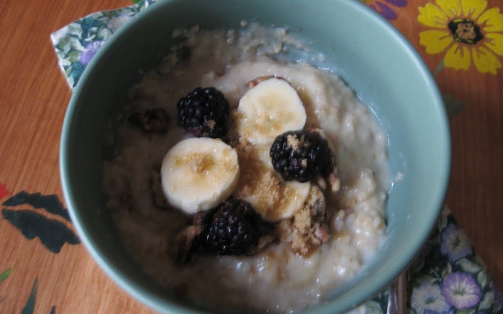 Banana Oatmeal with Walnuts and Blackberries